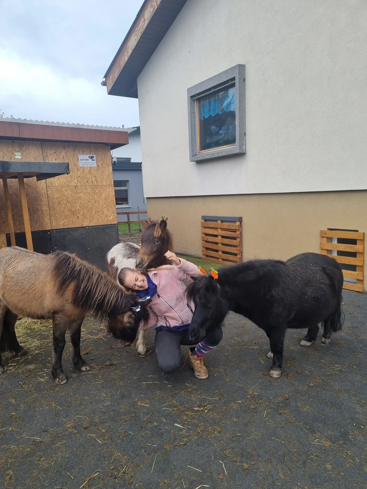Manja gemeinsam mit ihren Ponys